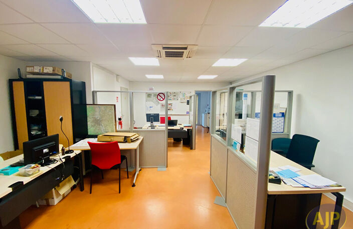Bureaux Lesparre pour investisseur ! — photo 5