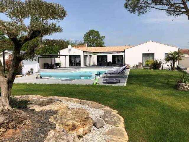 Maison avec étang idéal chambres d'hôtes — photo du bien