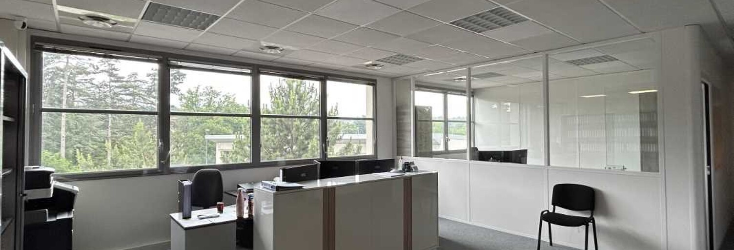 Bureau  163 m² à louer à Saint-Genis-Laval (69230)
