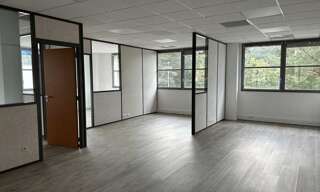 Bureau  182 m² à louer à Saint-Genis-Laval (69230)