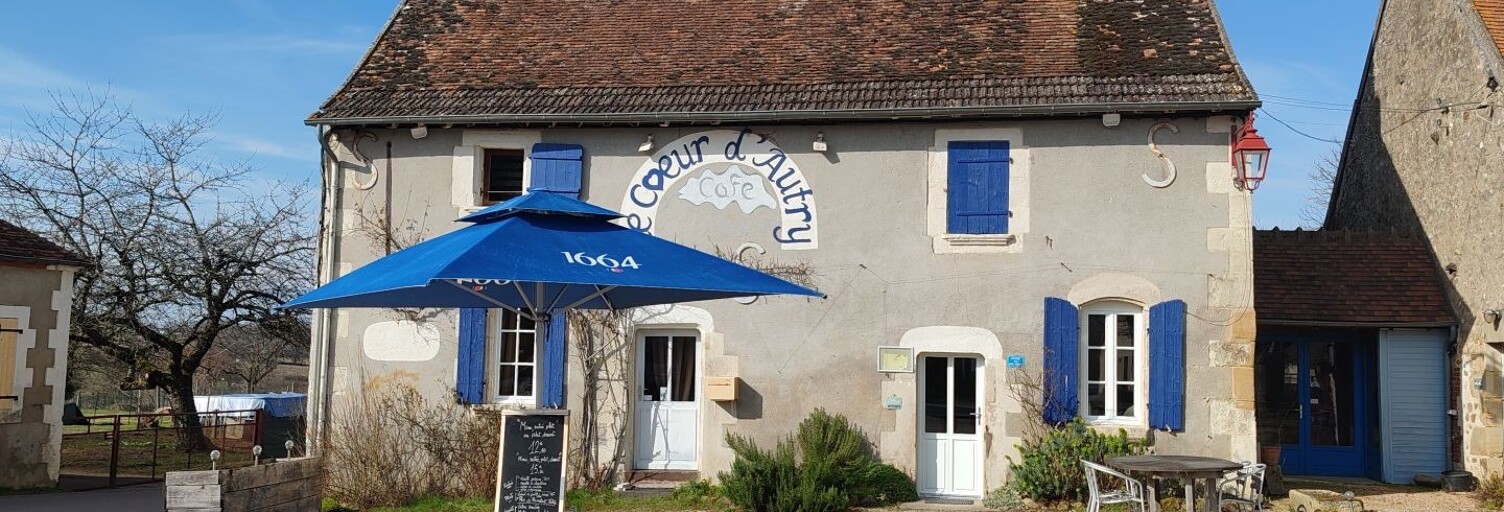 Commerce  281 m² à vendre à Autry-Issards (03210)