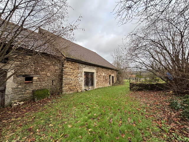 Maison de village ancienne à rénover — photo du bien