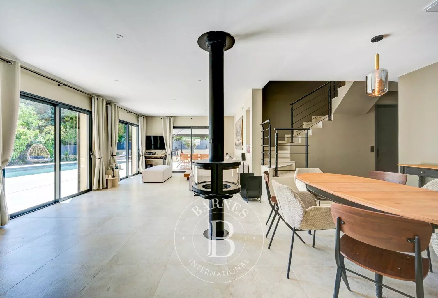AIX EN PROVENCE - MAISON DE VILLE REFAITE À NEUF 190 M² - 4 CHAM — photo 1