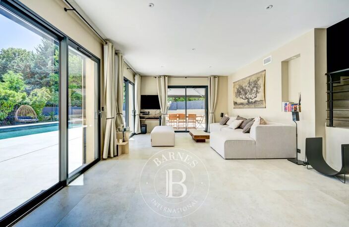 AIX EN PROVENCE - MAISON DE VILLE REFAITE À NEUF 190 M² - 4 CHAM — photo 4
