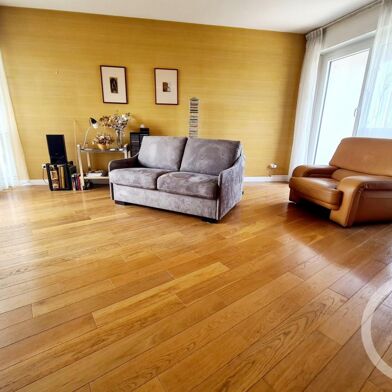 Appartement 4 pièces 275000 €