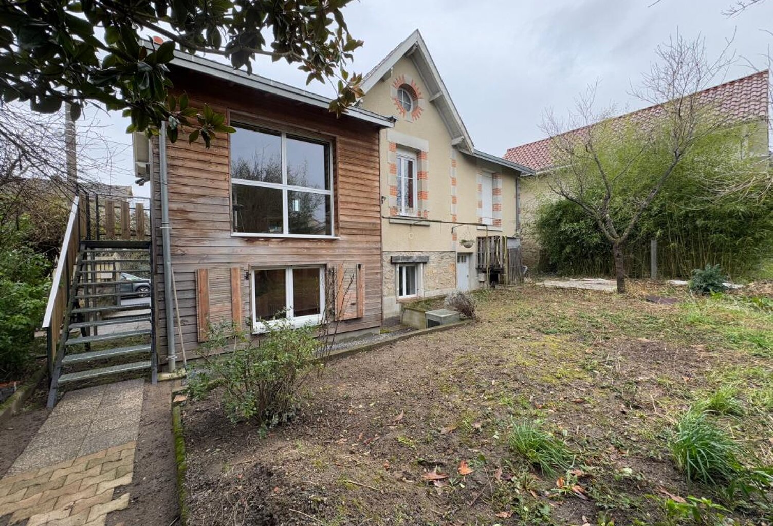 Maison de 1940 Saint Junien centre, 4 chambres, garage et jardin — photo 1