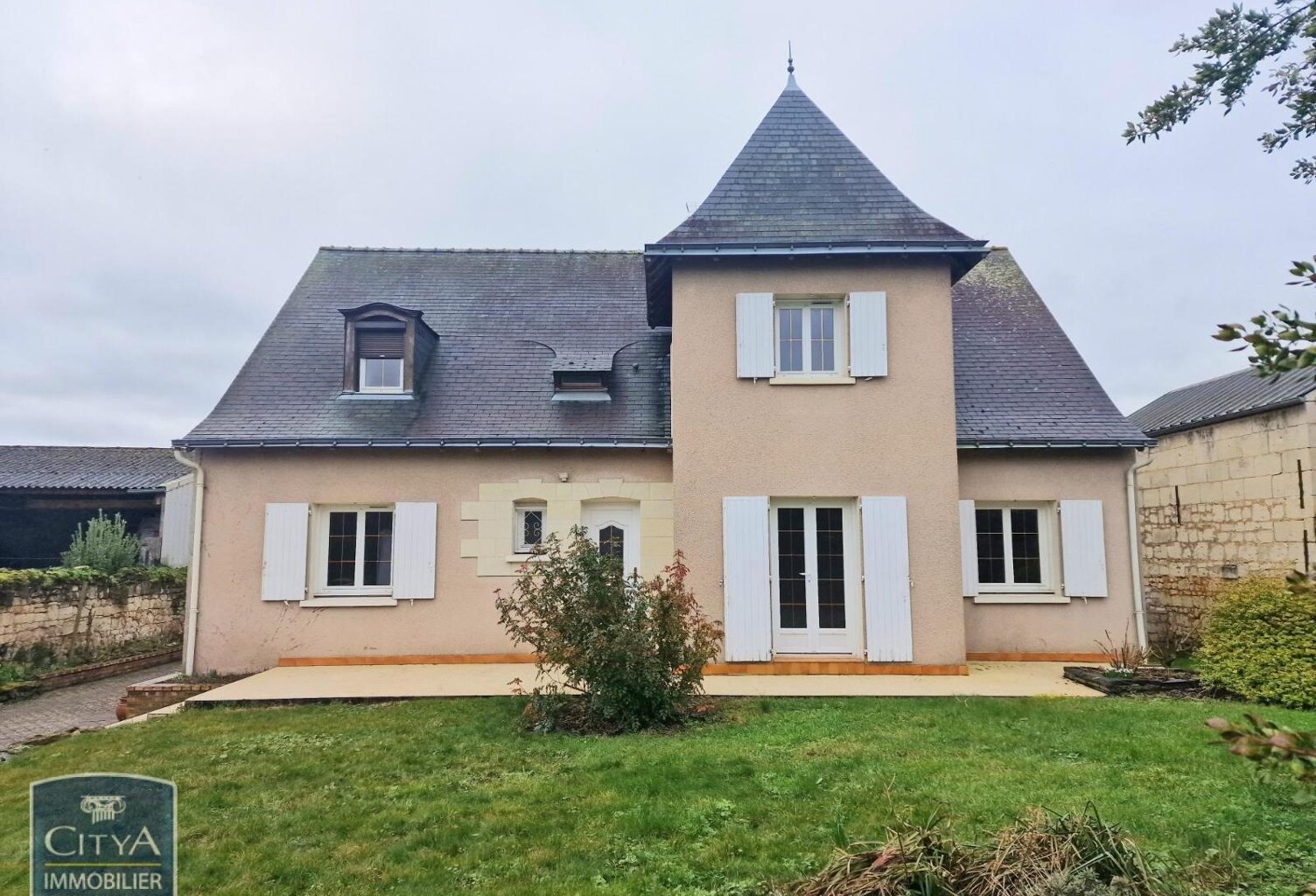 Vente maison 6 pièces 165 m² Varrains (49400) — photo 1