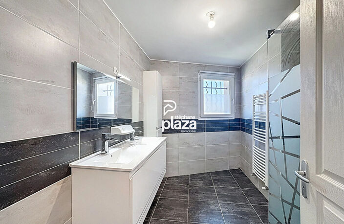 Stéphane Plaza Immobilier - CUGNAUX - Maison T5 de 100 m2 sur une parcelle de 383 m2 — photo 3