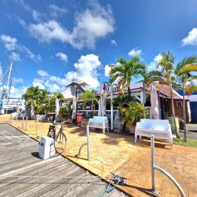 Commerce  636000 €