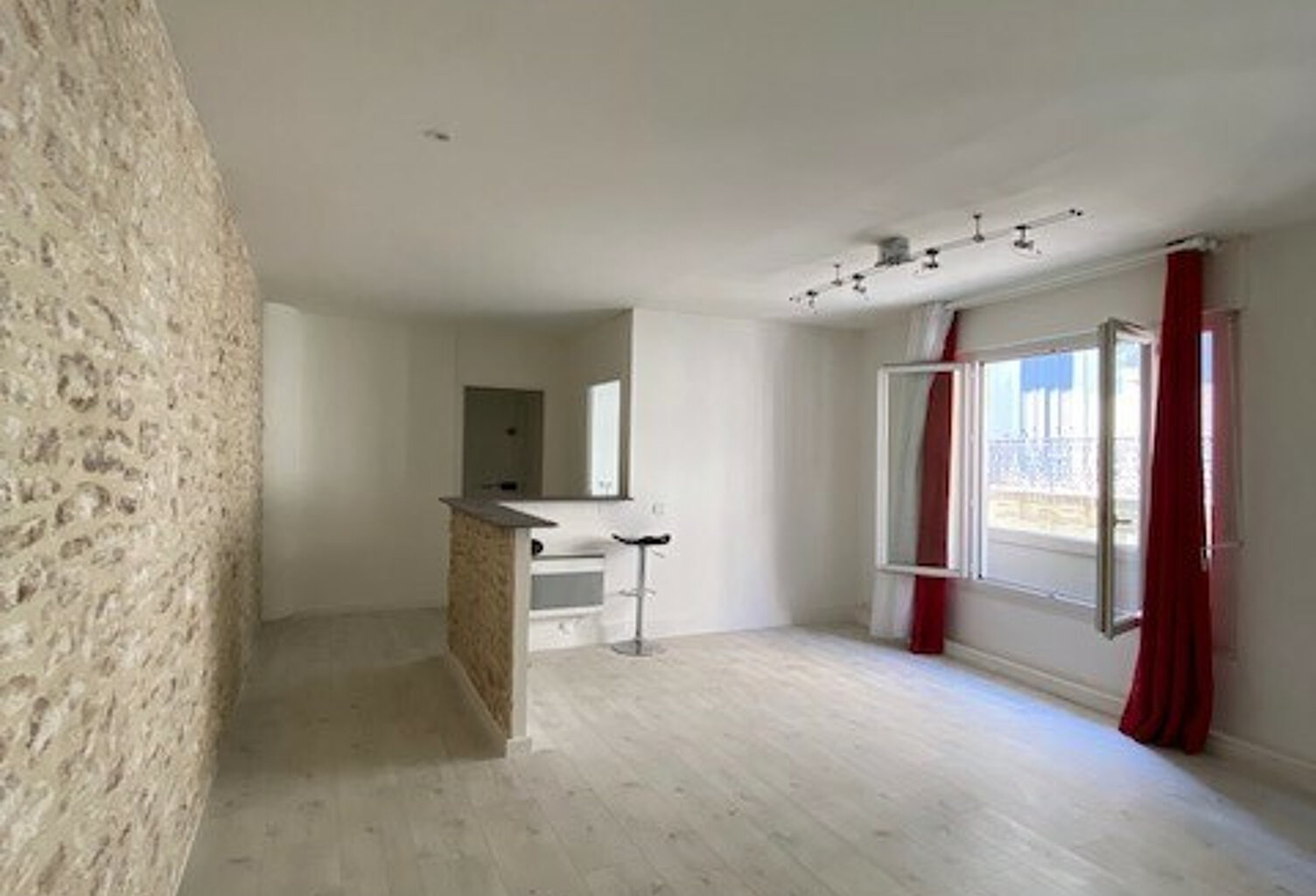 NÎMES Rue Colbert T3 de 85 m2 avec balcon — photo 1