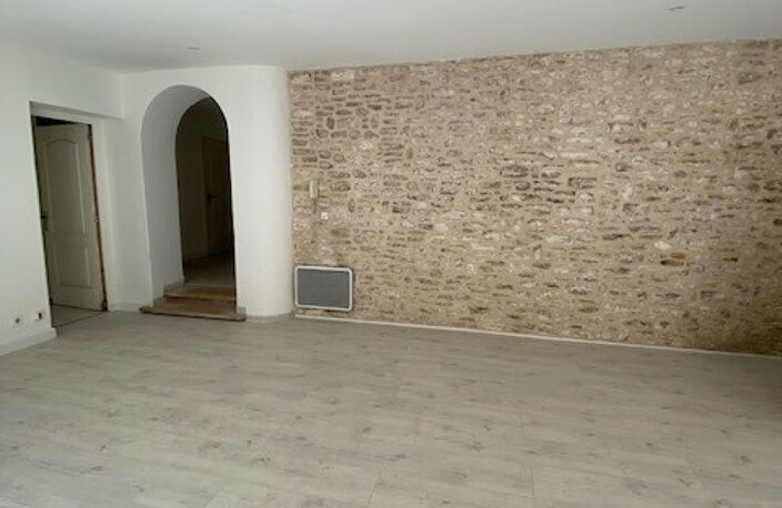 NÎMES Rue Colbert T3 de 85 m2 avec balcon — photo 2
