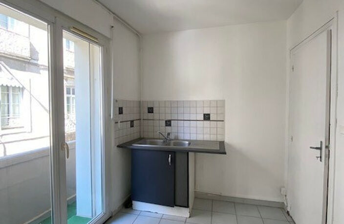 NÎMES Rue Colbert T3 de 85 m2 avec balcon — photo 5