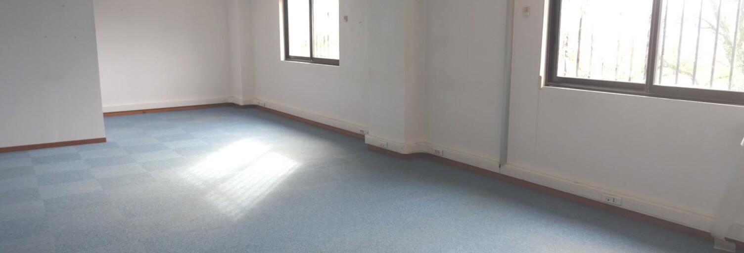 Bureau  56 m² à louer à Montauroux (83440)