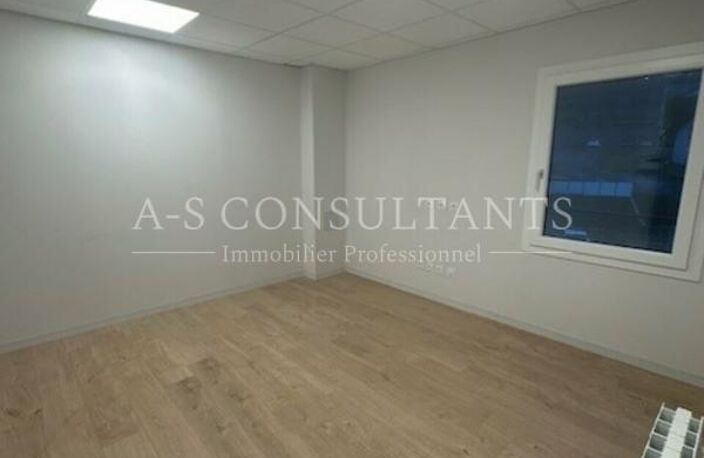 BUREAUX à louer — photo 2