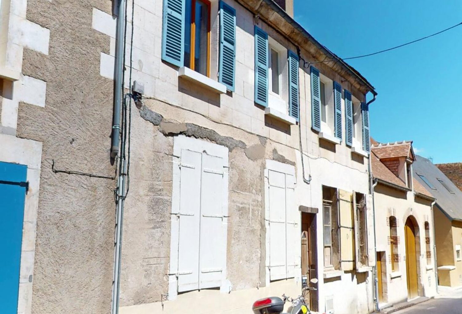 SANCERRE CENTRE – Maison de village authentique à fort potentiel avec cave voûtée et grenier aménageable — photo 1
