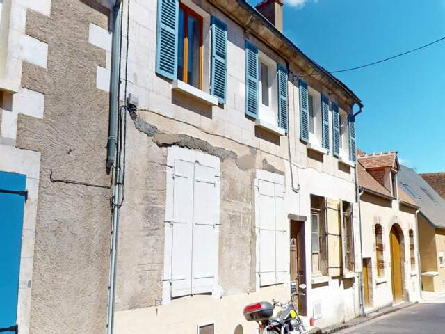 SANCERRE CENTRE – Maison de village authentique à fort potentiel avec cave voûtée et grenier aménageable — photo du bien