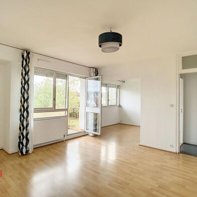 Appartement 4 pièces 855 €