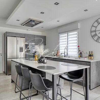 Maison 6 pièces 300000 €