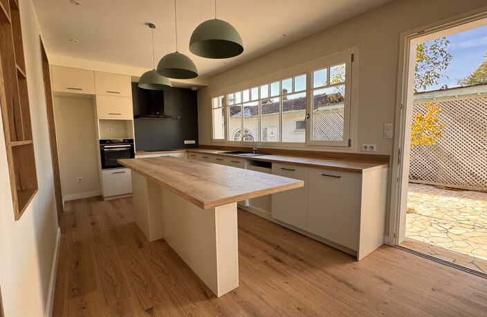 Ensemble immobilier avec maison de style Art-Déco, dépendanc — photo 2