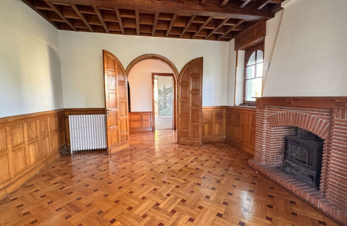 Ensemble immobilier avec maison de style Art-Déco, dépendanc — photo 4