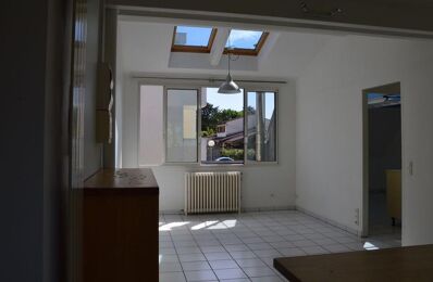 location appartement 1 100 € CC /mois à proximité de Saint-Jean-d'Illac (33127)