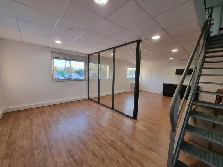 Bureaux à louer — photo 1