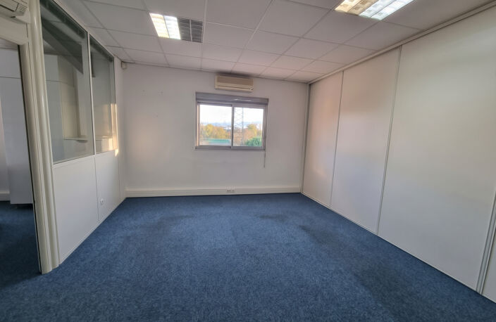 Bureaux à louer — photo 3