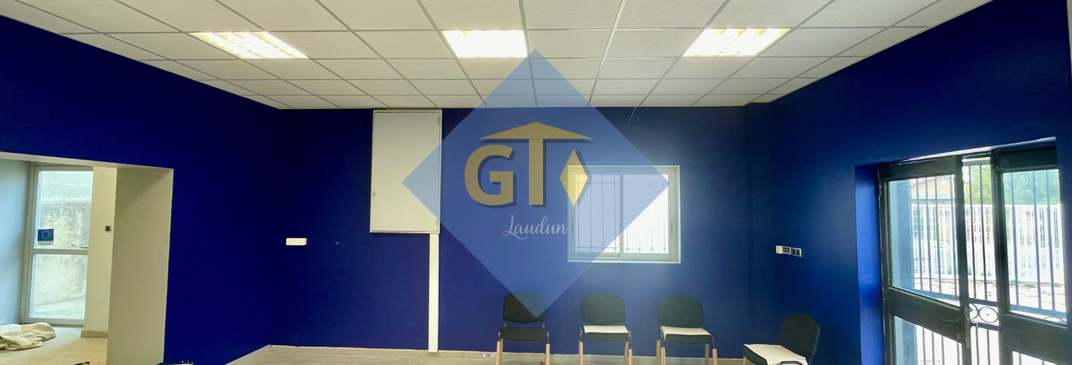 Commerce  169 m² à louer à Laudun-l'Ardoise (30290)