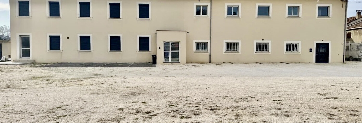 Bureau  100 m² à louer à Laudun-l'Ardoise (30290)