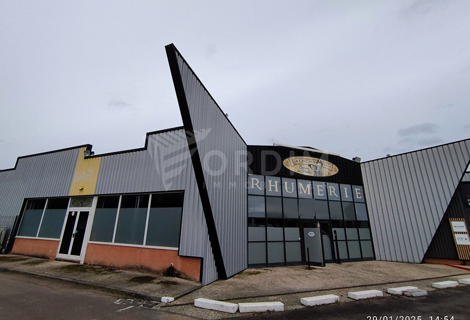 MONETEAU -ZONE COMMERCIAL AUXERRE NORD - LOCAL DE 260M² AVEC PARKING — photo 1