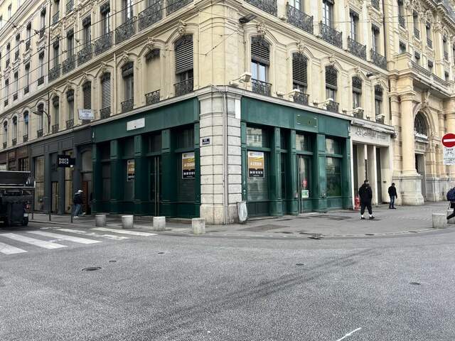 LOCAL COMMERCIAL à LOUER — photo du bien