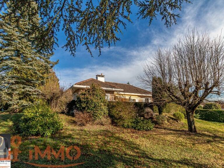 Villa — photo 1