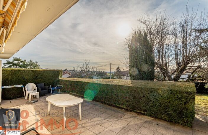 Villa — photo 2