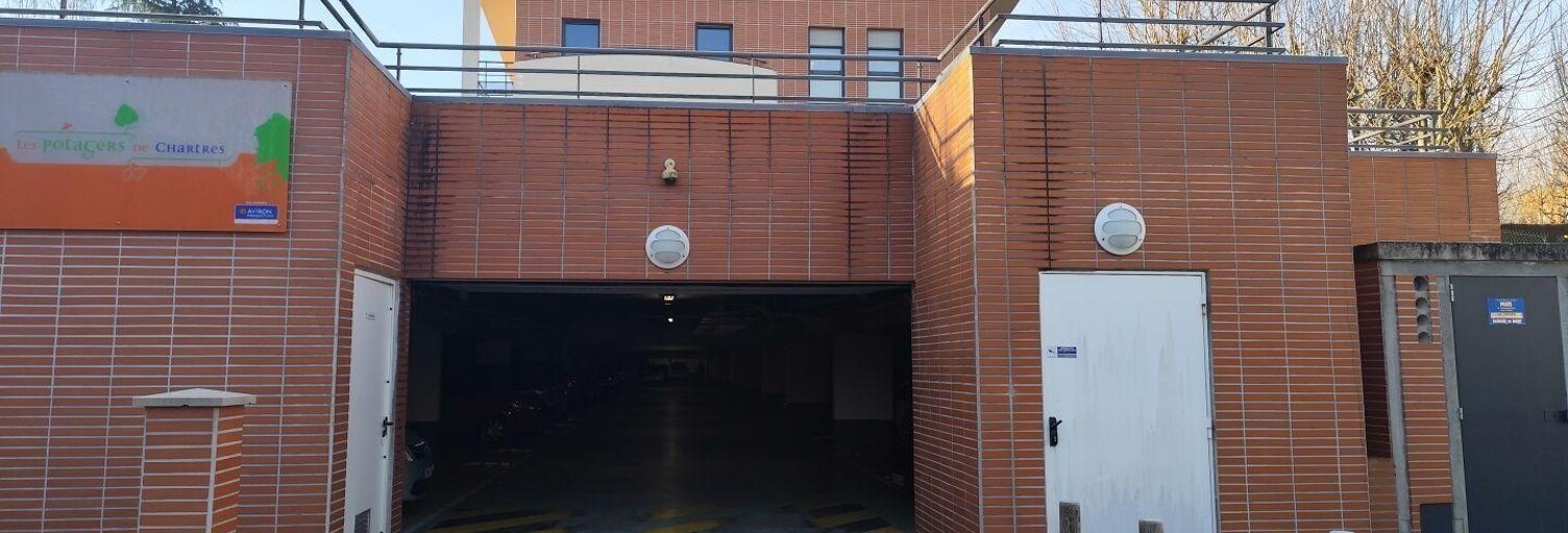 Garage  10 m² à louer à Chartres (28000)