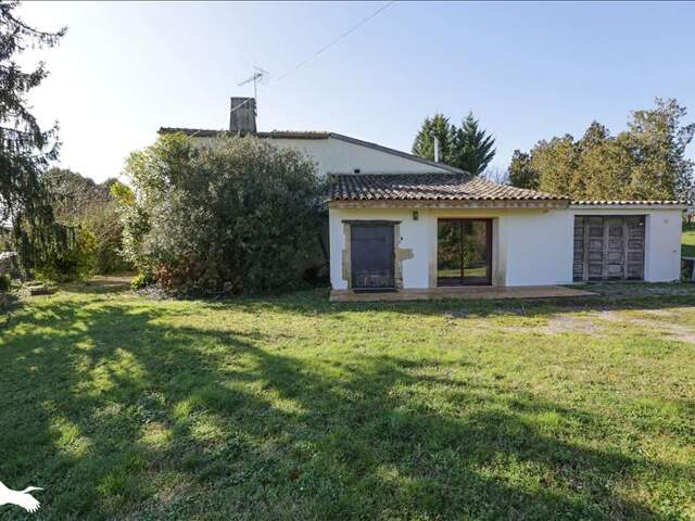 Maison en pierre de 4 pièces principales — photo du bien
