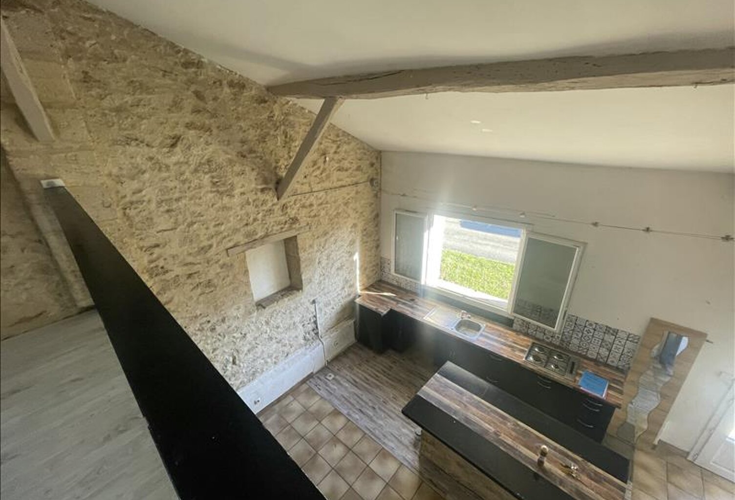 Maison en pierre de 3 pièces principales — photo 1