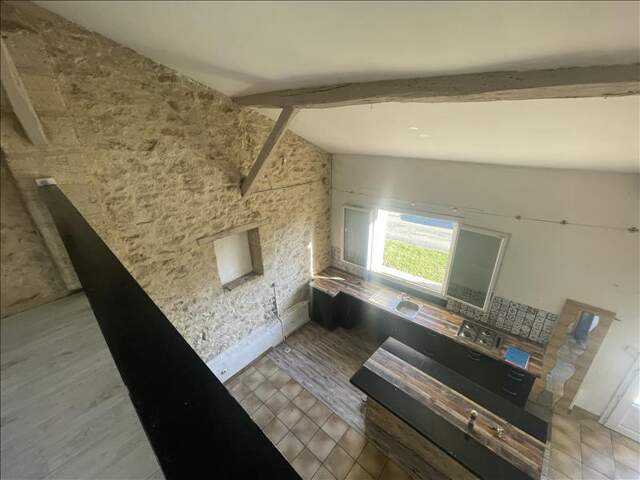 Maison en pierre de 3 pièces principales — photo du bien