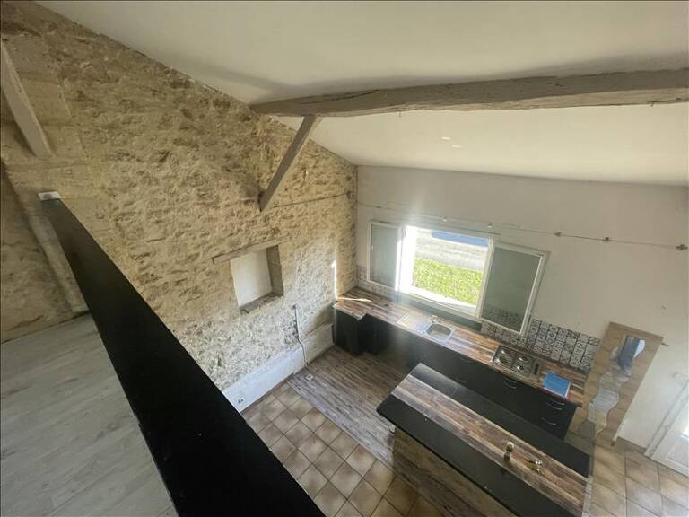 Maison en pierre de 3 pièces principales — photo 1