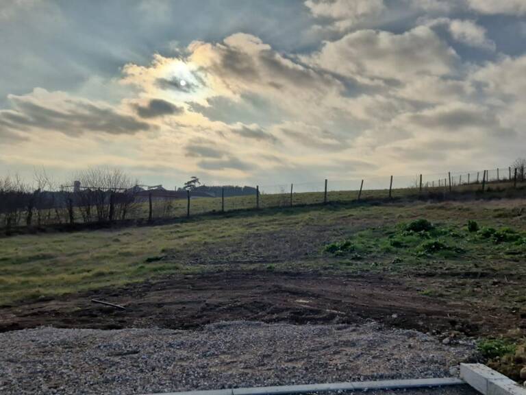 Terrain constructible sur la commune de Châteauneuf de Galaure — photo 1