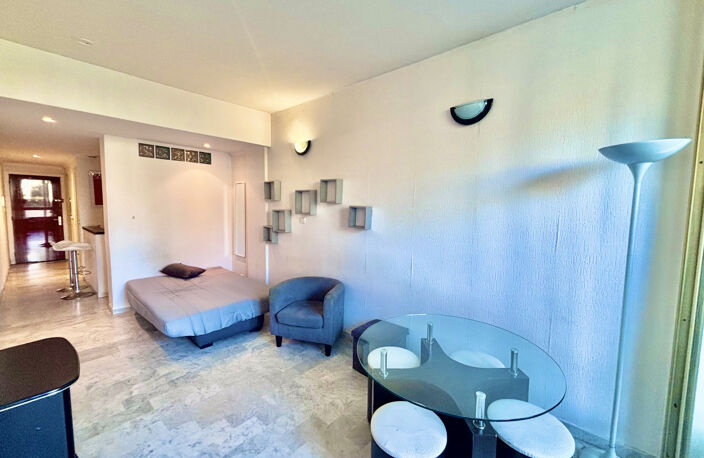 CANNES CENTRE BANANE APPARTEMENT 35M2 AVEC LOGGIA — photo 2