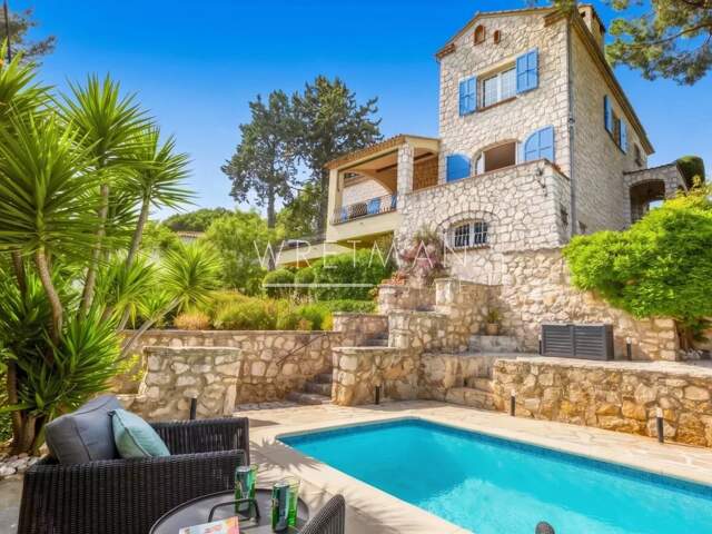 Villa en pierre entièrement rénovée avec vue sur la mer et à pro — photo du bien