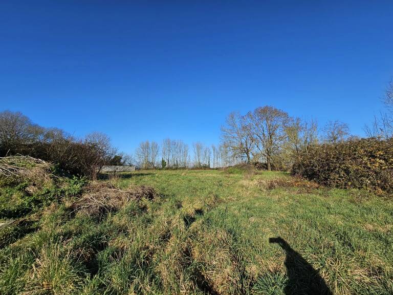 terrain constructible de 2266m² — photo 1