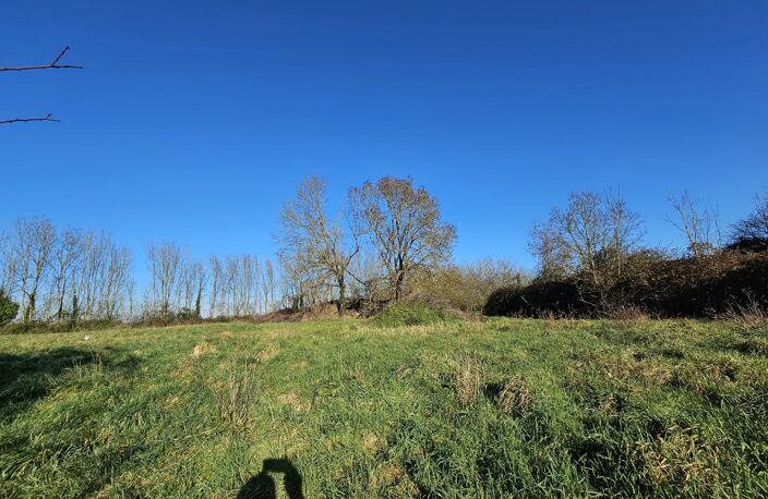 terrain constructible de 2266m² — photo 3