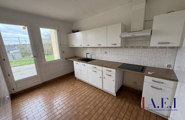 maison type 4 sur 330 m² de terrain — photo 2