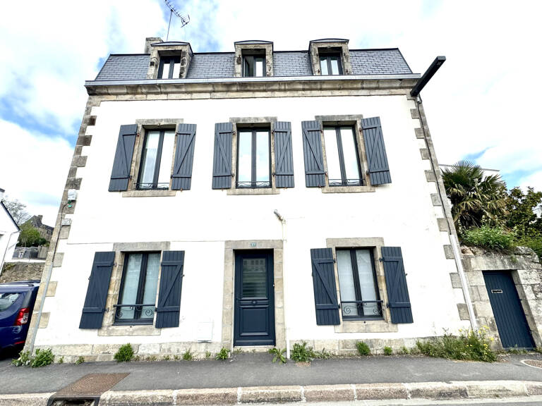 À Quimper, une grande maison avec 4 chambres en vente — photo 1