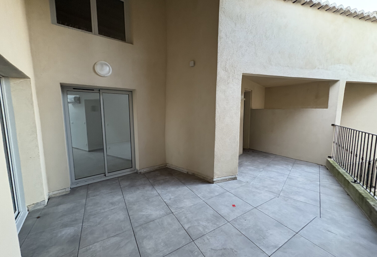Grand appartement, entièrement rénové, à Suze la rousse — photo 1