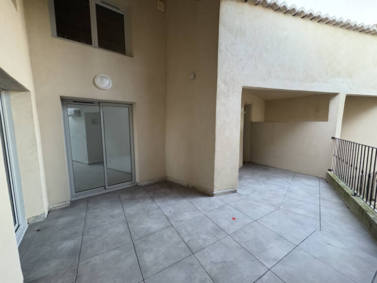 Grand appartement, entièrement rénové, à Suze la rousse — photo 1
