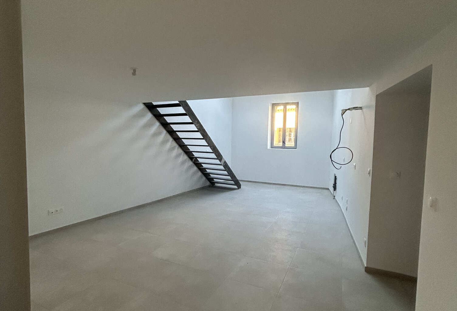 Appartement entièrement rénové à Suze la rousse — photo 1