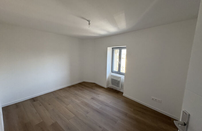 Appartement entièrement rénové à Suze la rousse — photo 2