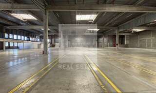 Commerce  3688 m² à louer à Vénissieux (69200)